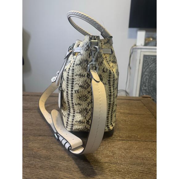 Michael Kors Blakely Medium Bucket Bag Python-Embossed Leather Natural Cream - Picture 4 of 13